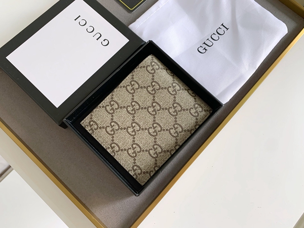 グッチ財布コピー背面デザイン